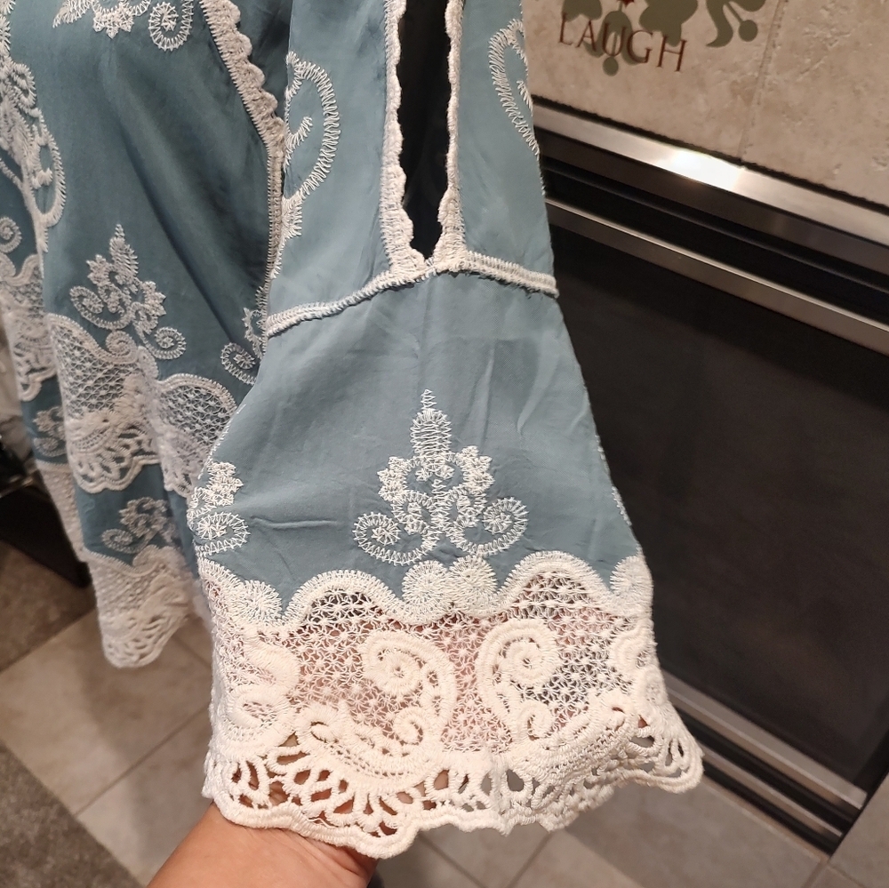 Democracy Baggy Small Lace Cold Shoulder Top! - Picture 6 of 13